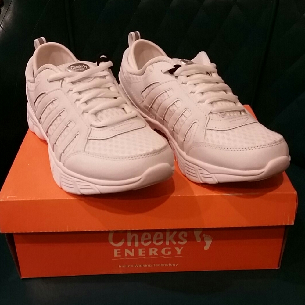 New in Box Tony Little Cheeks Incline Sneakers